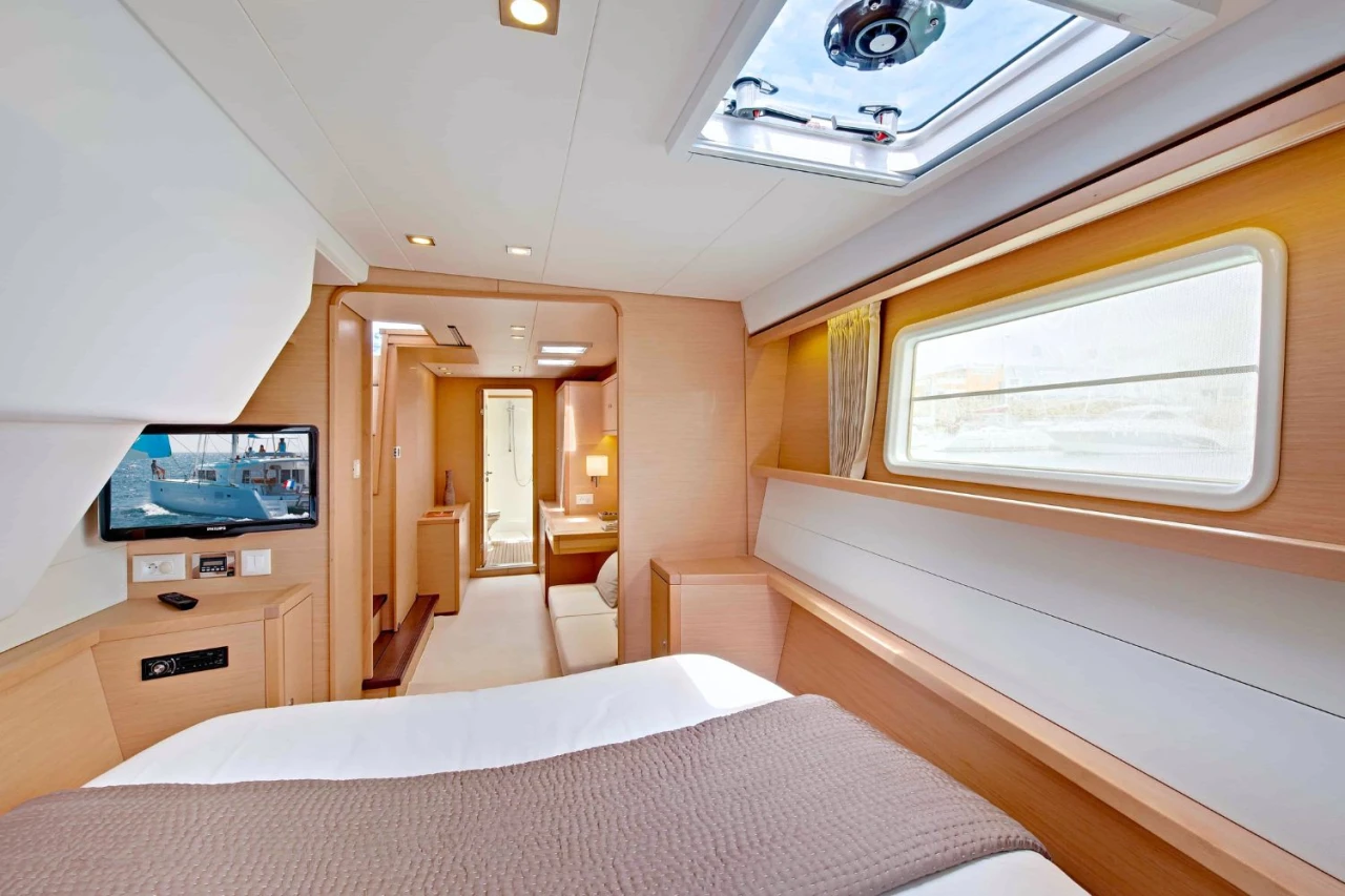 Catamaran Lagoon 450F – Azure
