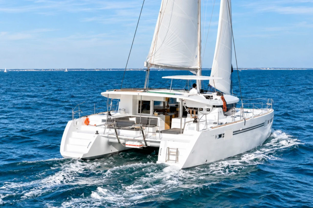 Catamaran Lagoon 450F – Azure
