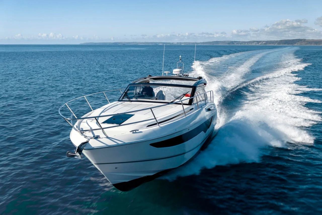 Princess V40 Yacht - Pearl