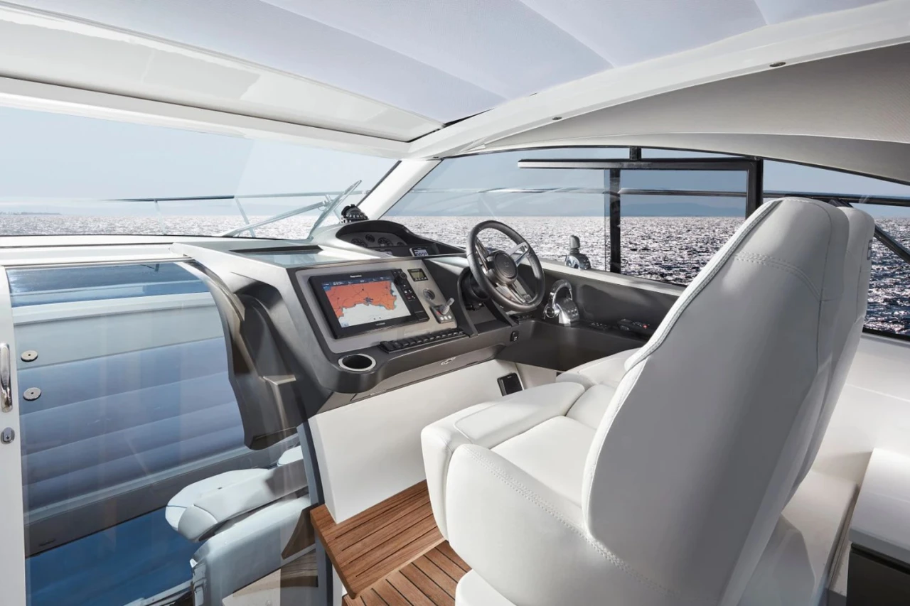 Princess V40 Yacht - Pearl
