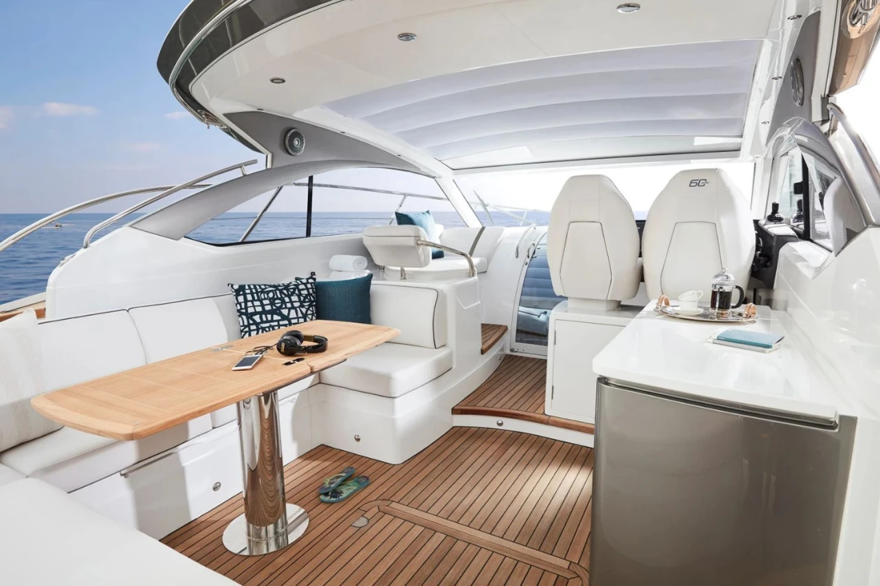Princess V40 Yacht - Pearl