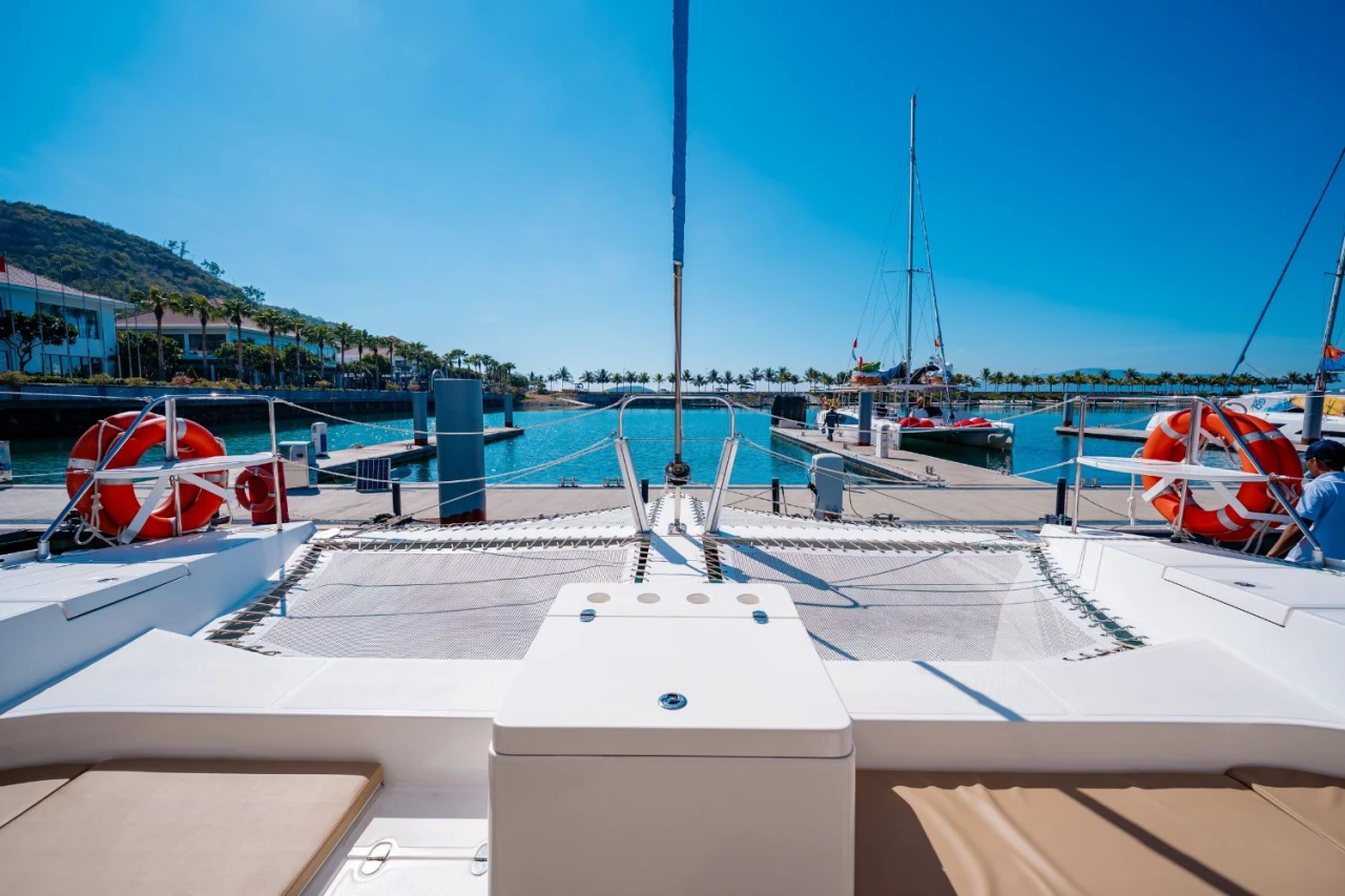 Sailing Yacht 1360 - Coral